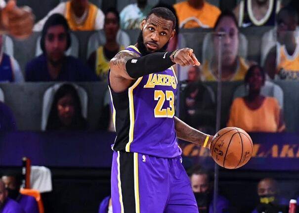 NBA-东契奇补时争议三分绝杀勇士，终结对手七连胜登顶西部引热议